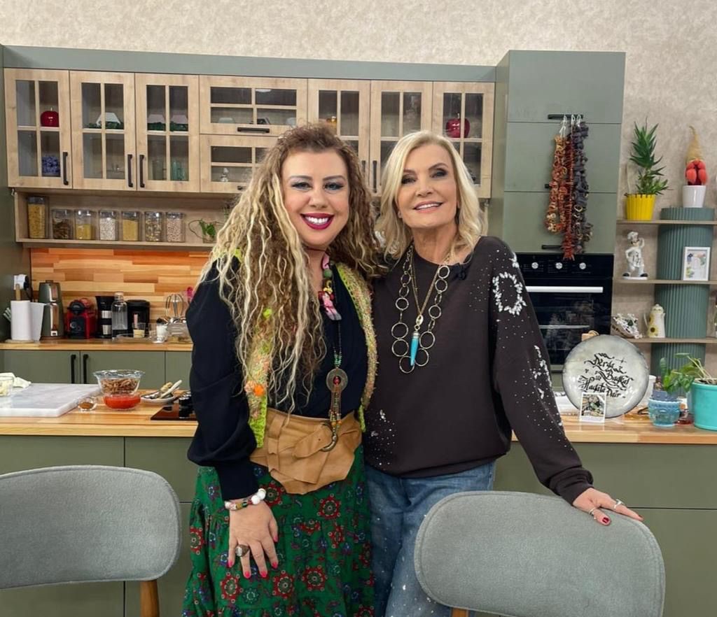 YAZAR, ŞAİR, SANATÇI SELHAN ÖZDEMİR ‘İ İZLEYİCİ ÇOK SEVDİ