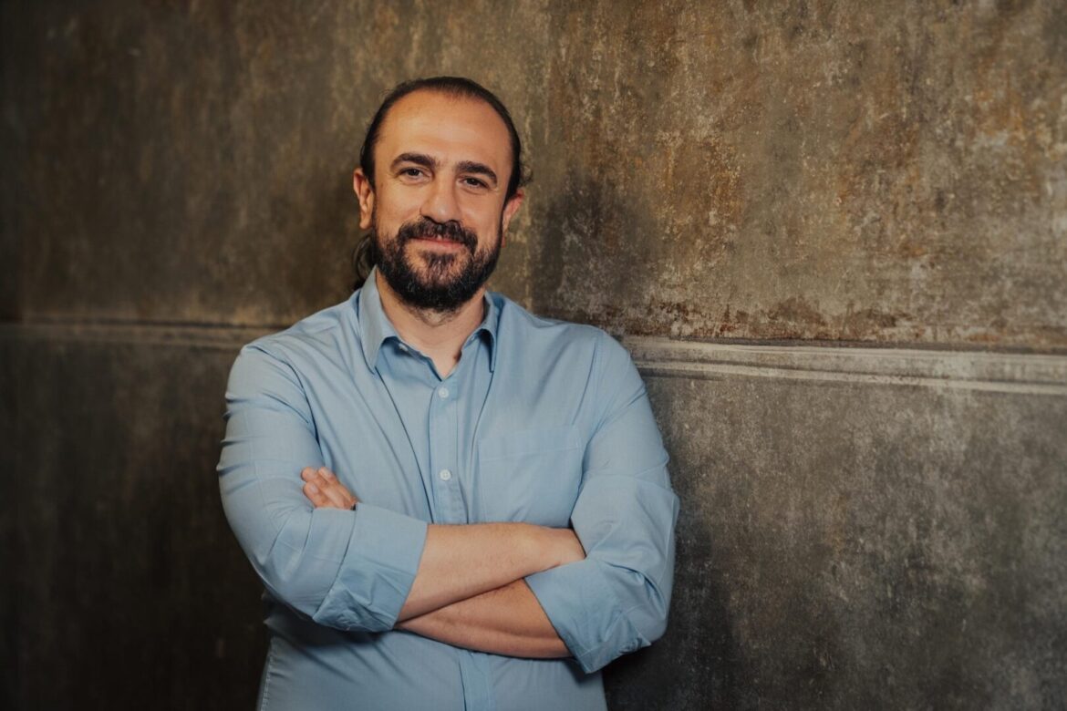 T. VOLKAN ASLAN İLK ALBÜMÜNDEN “SEYİR” İ MÜZİKSEVERLERİN BEĞENİSİNE SUNDU