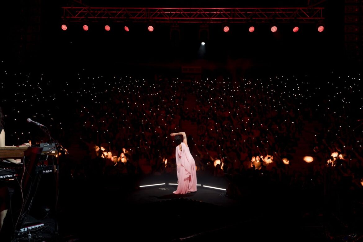 Melike ŞahinAnneler Gününde Adana’da Konser Verdi