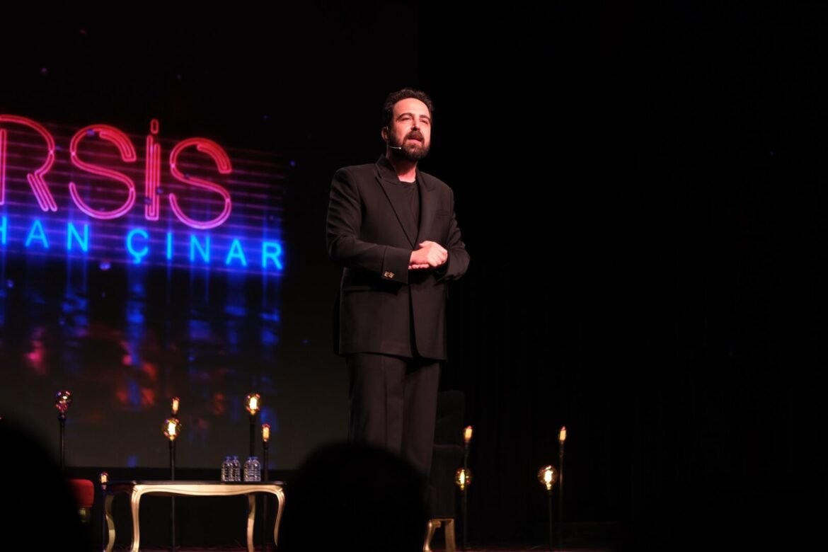 GÖKHAN ÇINAR:‘BU SAHNEDE BEN DEĞİL, İZLEYİCİLERİN KENDİSİ VAR’