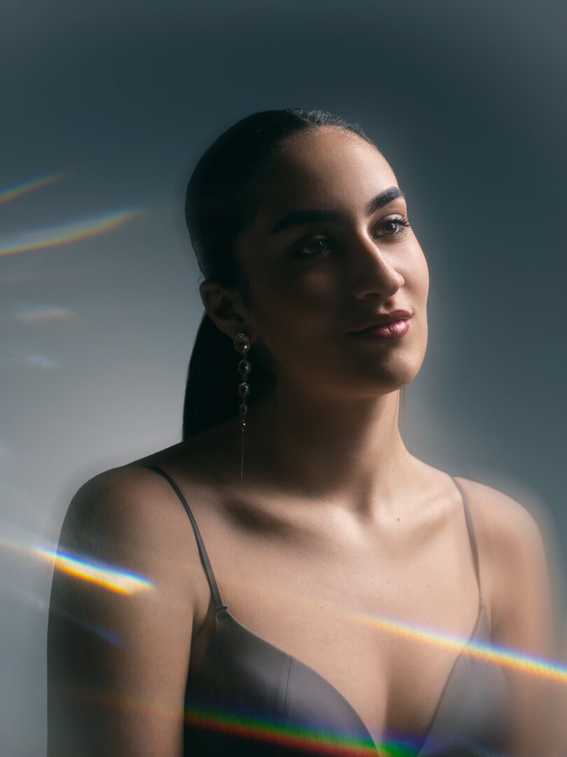 Selin Kurbanzade – Uzaksın Bana