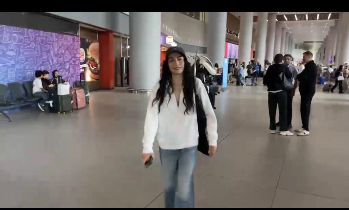 Başarılı oyuncu Hazar Ergüçlü yurda döndü