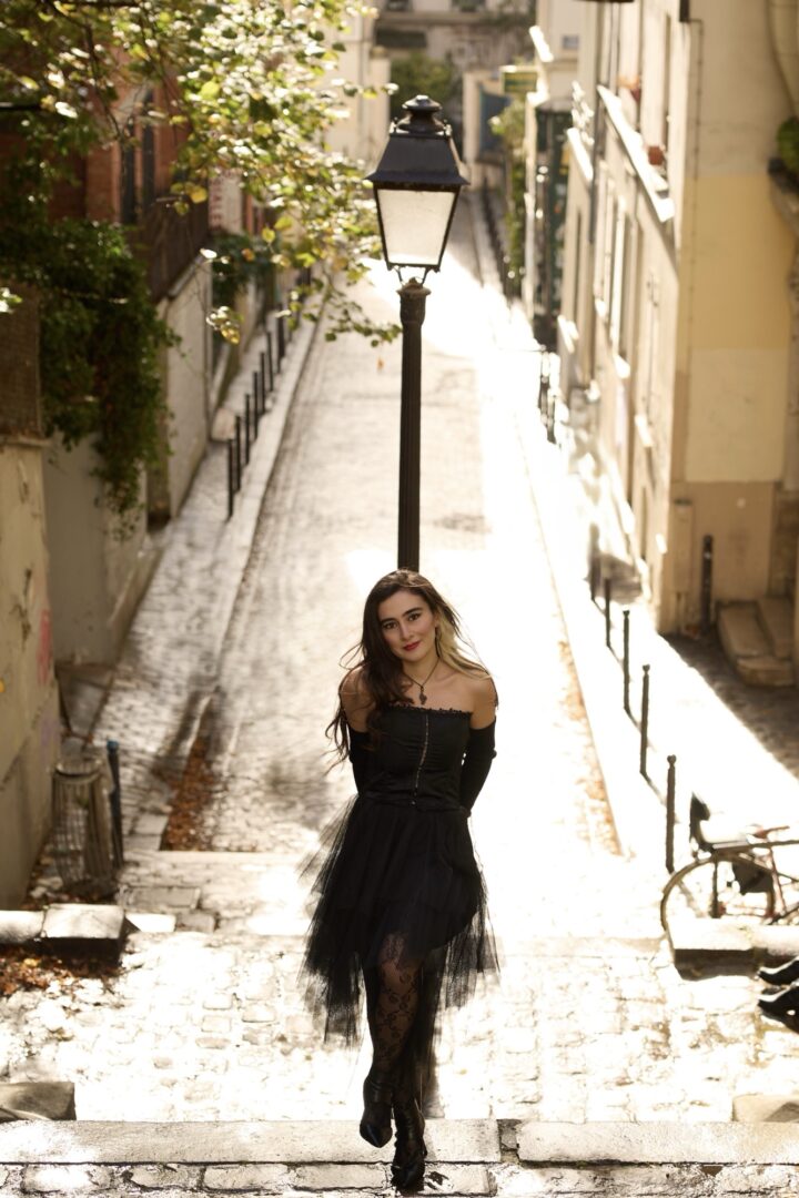 Pelin Çelik’ten Gripin Klasiğine Fransızca Yorum: “L’Amour, où est-il allé” YAYINDA!