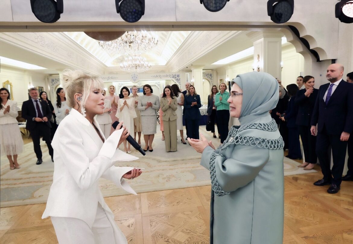 Süperstar Ajda Pekkan, şarkılarını First Lady’ler için söyledi